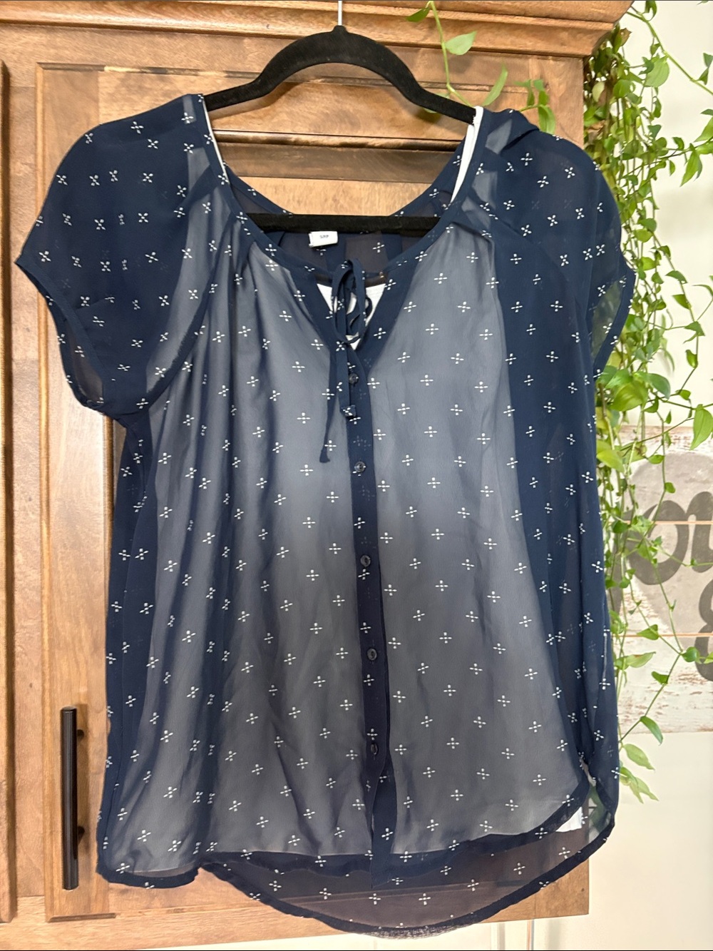 2 priced Old Navy Navy Sheer Short-Sleeve Button-Blouse w/Felina white tank